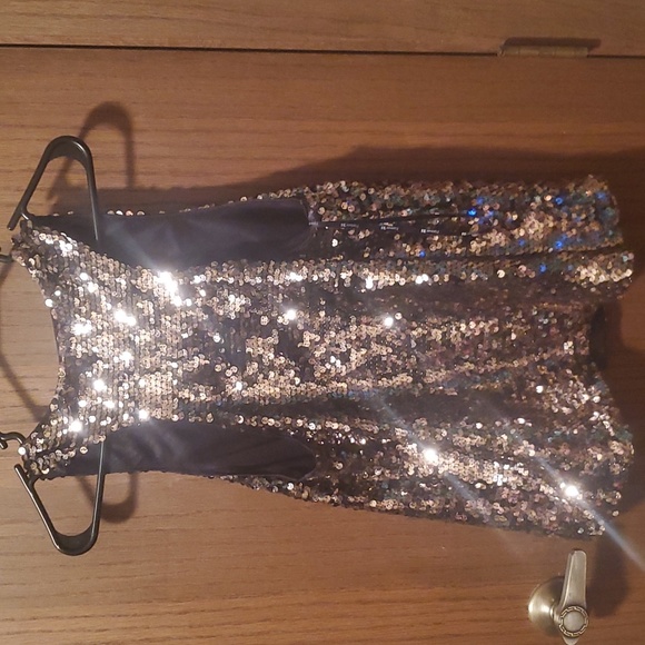 Size M Forever 21 Black/Gold Sparkle Racerback Tank - Picture 3 of 3
